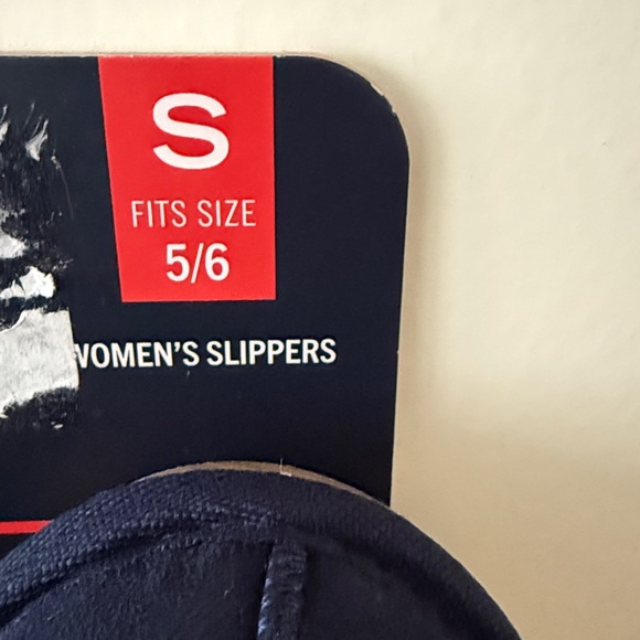 Nautica Dark Blue and Tan Plush Slippers size 5-6 - Picture 3 of 5